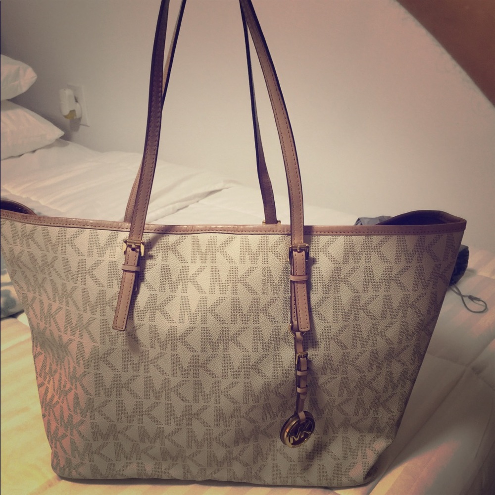 Womens Micheal Kors hand bag
